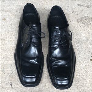 Kenneth Cole black leather dress shoes